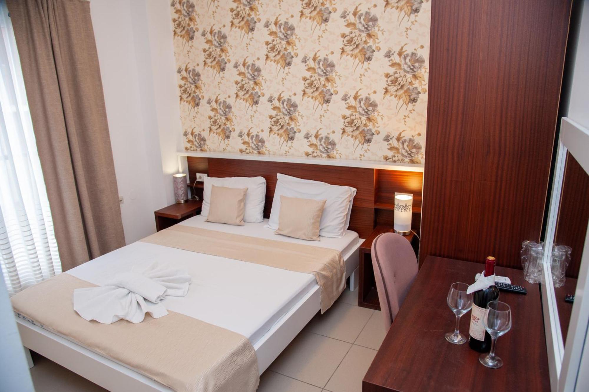Hotel North City Titova Mitrovica Exterior foto