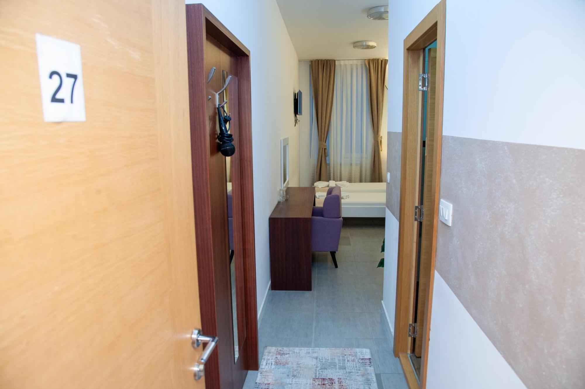 Hotel North City Titova Mitrovica Exterior foto